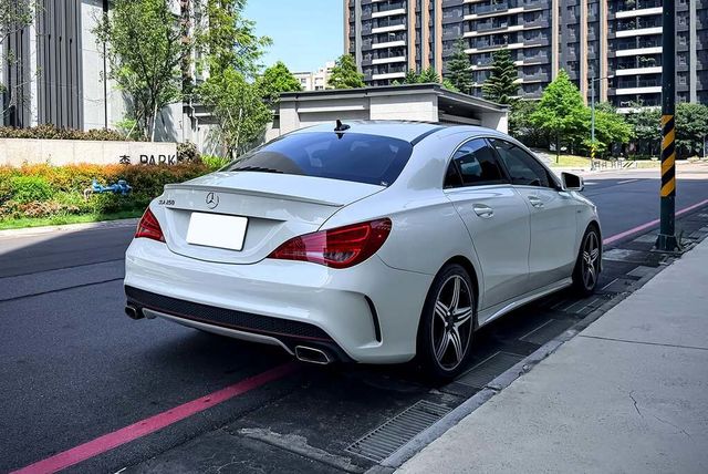 M-BENZ賓士 CLA250  第2張相片