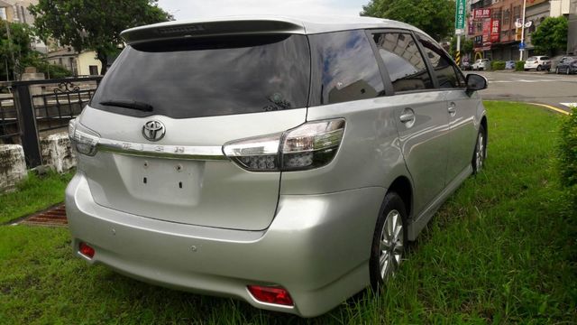 TOYOTA豐田 WISH  第3張相片