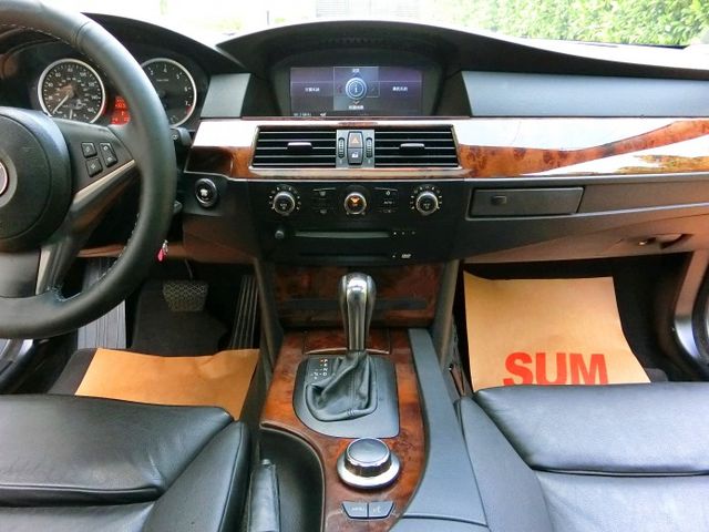 BMW 5系最高CP值 正07年出廠高性能530 時尚灰M5式樣 現場2部530可選  第15張相片