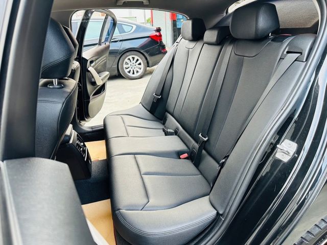【專售柴油款新入庫118d新世代柴油B47引擎寧靜高性能優質全車原版件實車極美】  第13張相片
