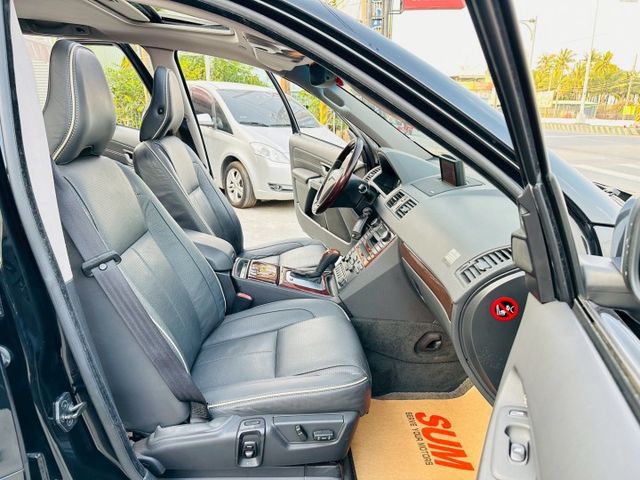 近日入庫【專售XC90柴油】釋出極美總裁版D5優質原版件實車極美~德國坦克  第14張相片