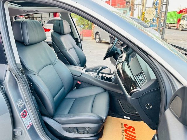 【近日入庫灰色 稀少530d GT 2010出廠】  實車極美優質全車原版件認證  第11張相片