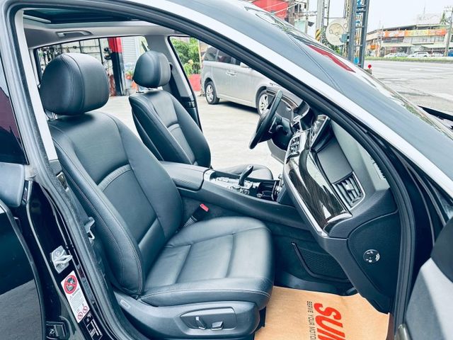 【新入庫優質一手車稀少Luxury頂款有全液晶儀表~摸門~電吸門原版件認證車】  第10張相片