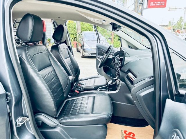 【年份新物超所值底盤安全性超好的小休旅旗艦款】已升級安卓機 頂配模門iKEY定速原廠胎壓偵測 循跡防滑【預約享優惠價】  第10張相片