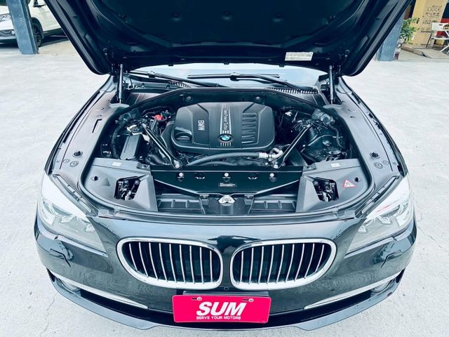 【新入庫730d實車漂亮內裝有近9成新極美小改款30d引擎更安靜極美優良認證車】  第6張相片