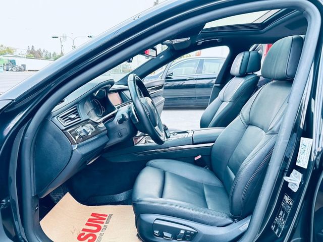 【新入庫730d實車漂亮內裝有近9成新極美小改款30d引擎更安靜極美優良認證車】  第9張相片