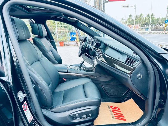 【新入庫730d實車漂亮內裝有近9成新極美小改款30d引擎更安靜極美優良認證車】  第10張相片