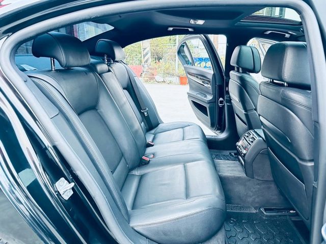 【新入庫730d實車漂亮內裝有近9成新極美小改款30d引擎更安靜極美優良認證車】  第11張相片