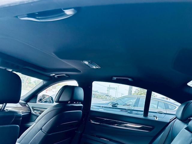 【新入庫730d實車漂亮內裝有近9成新極美小改款30d引擎更安靜極美優良認證車】  第14張相片