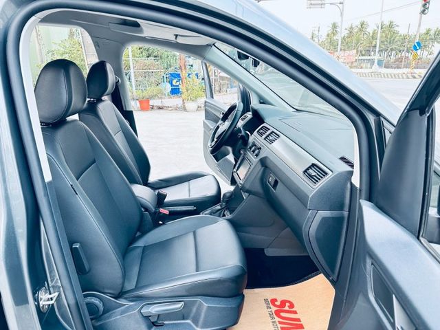 【新購入漂亮灰色2016新改款2.0柴油大7人座】車況很優良無須再整理可直接環島  第10張相片