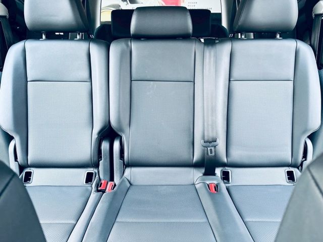 【新購入漂亮灰色2016新改款2.0柴油大7人座】車況很優良無須再整理可直接環島  第12張相片