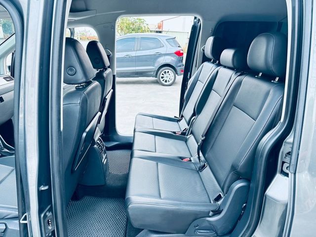 【新購入漂亮灰色2016新改款2.0柴油大7人座】車況很優良無須再整理可直接環島  第13張相片