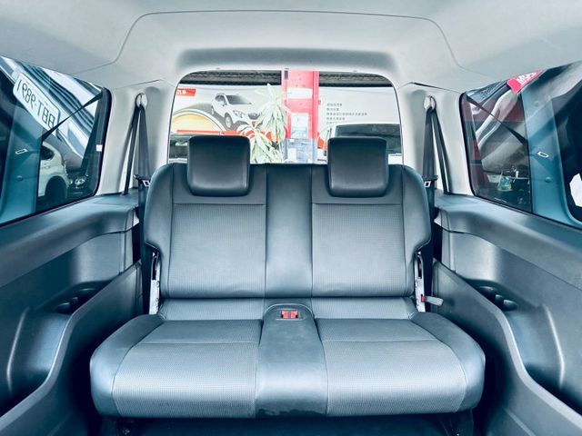 【新購入漂亮灰色2016新改款2.0柴油大7人座】車況很優良無須再整理可直接環島  第14張相片