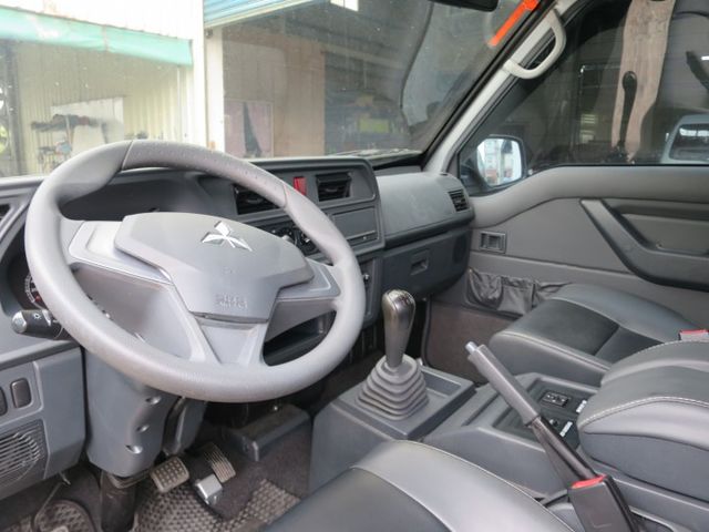 客貨車8人座  第10張相片