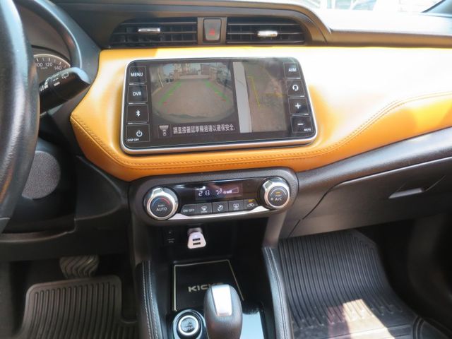 KICKS  第17張相片