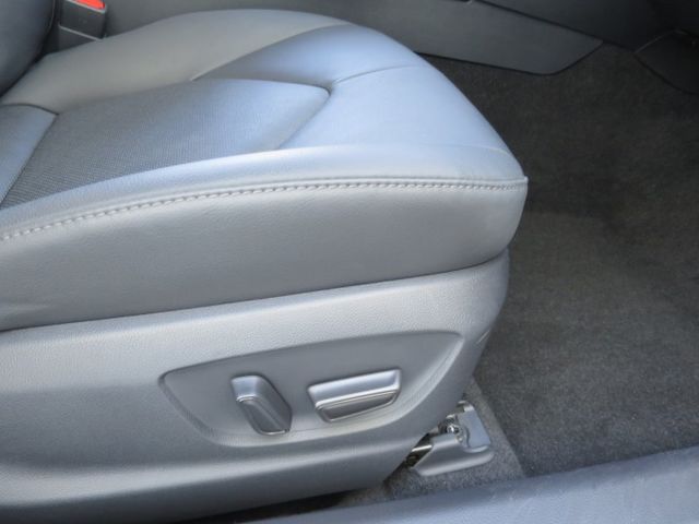 進口尊爵版I-KEY~車門感應~雙電動椅~9氣曩~定速~ACC跟車~車道偏移~盲點偵測  第10張相片