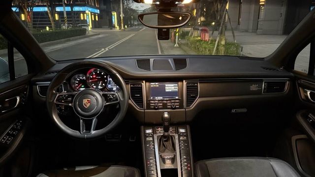 PORSCHE保時捷 MACAN  第9張相片