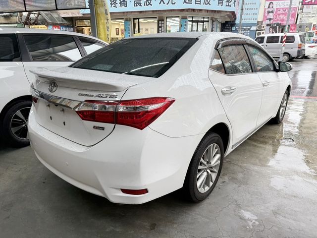 TOYOTA豐田 ALTIS  第2張相片