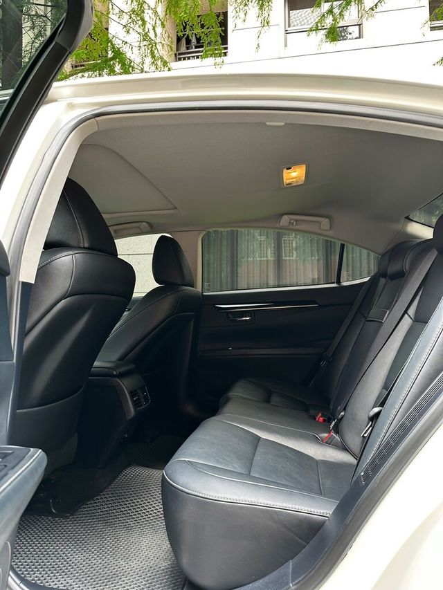 LEXUS凌志 ES300H  第8張相片