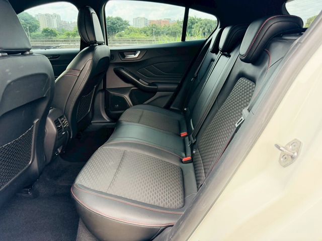 FORD福特 FOCUS ST  第7張相片