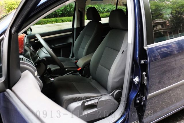 7人座/出遊好幫手/倒車顯影/漂亮好車  第4張相片