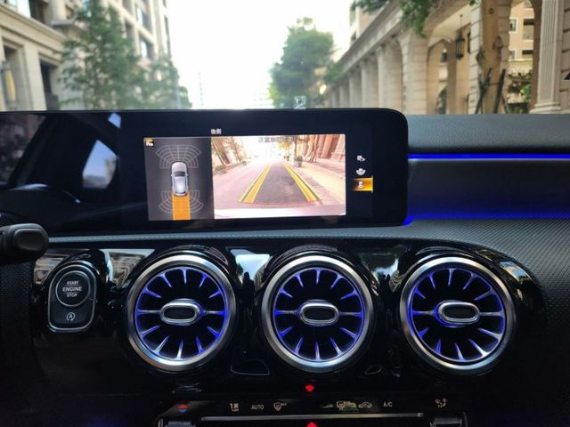 A180/總代理/盲點/AMG/氣氛燈/衛星導航/倒車顯影/電動座椅  第10張相片