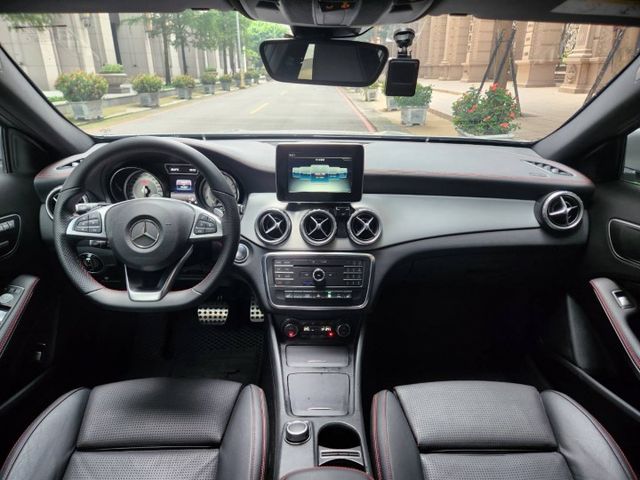 GLA180/總代理/AMG/I-KEY/倒車顯影/電動座椅/電尾門  第5張相片