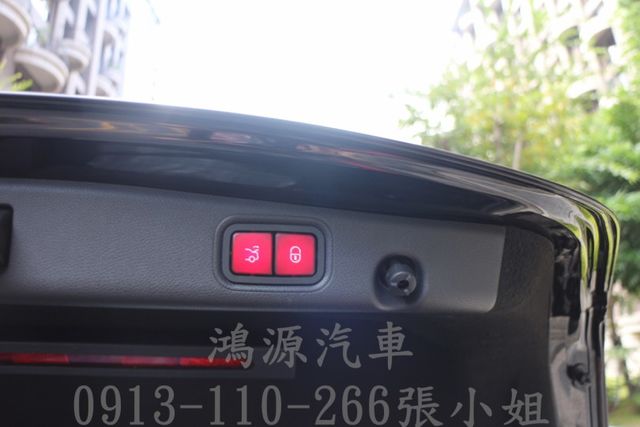 E250/總代理/車道偏移/天窗/盲點/摸門衛星導航/倒車顯影/電動座椅/電尾門  第14張相片