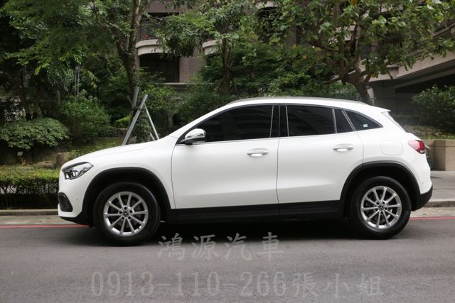 GLA180/總代理/ACC/盲點/衛星導航/倒車顯影/電動座椅/電動尾門  第2張相片