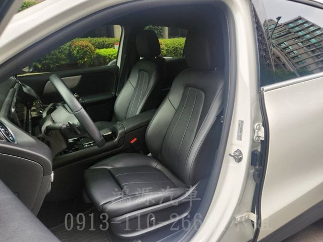 GLA180/總代理/ACC/盲點/衛星導航/倒車顯影/電動座椅/電動尾門  第4張相片