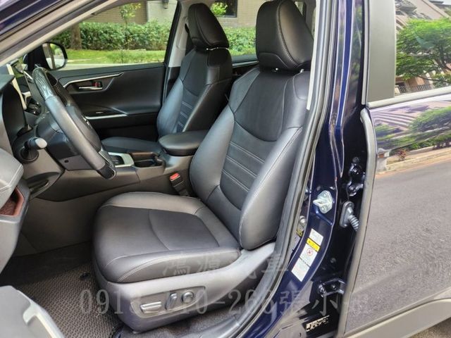RAV4/ACC/盲點/摸們/衛星導航/倒車顯影/電動座椅/電尾門  第4張相片