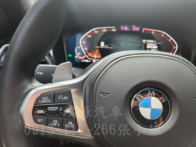 320i /總代理/ACC/盲點/抬顯/無線充電/氣氛燈/倒車顯影/電動座椅/電尾門  第7張相片