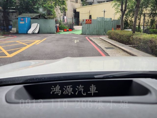 320i /總代理/ACC/盲點/抬顯/無線充電/氣氛燈/倒車顯影/電動座椅/電尾門  第8張相片