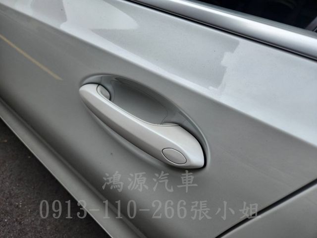 320i /總代理/ACC/盲點/抬顯/無線充電/氣氛燈/倒車顯影/電動座椅/電尾門  第11張相片