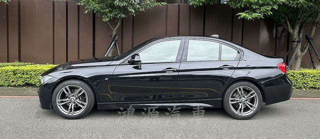 320i/總代理/M版/盲點/車道偏移/衛星導航/倒車顯影/電動座椅/電尾門  第2張相片