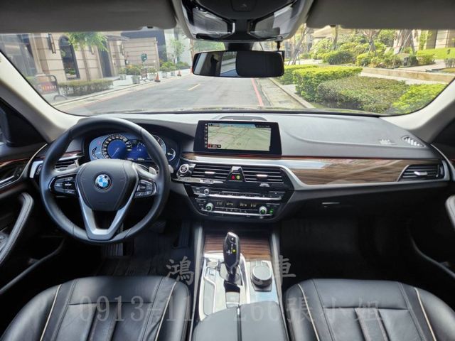 520i /總代理/LUXURY/盲點/氣氛燈/衛星導航/倒車顯影/電動座椅/電尾門  第5張相片