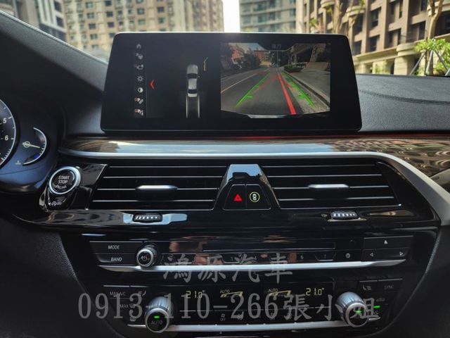 520i /總代理/LUXURY/盲點/氣氛燈/衛星導航/倒車顯影/電動座椅/電尾門  第7張相片
