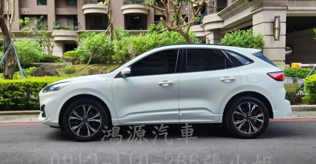 KUGA/ ACC/ST-LINE/盲點/360度環景/電動座椅/衛星導航/腳踢尾門  第2張相片