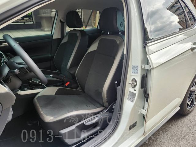 POLO/R-LINE/盲點/摸門/車道偏移/衛星導航/倒車顯影/漂亮好車  第4張相片