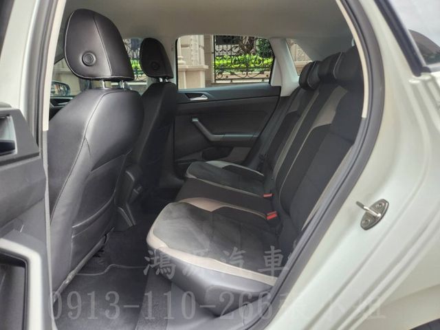POLO/R-LINE/盲點/摸門/車道偏移/衛星導航/倒車顯影/漂亮好車  第6張相片