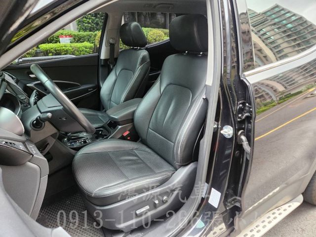SANTA FE/摸門/低里程/全景天窗/衛星導航/倒車顯影/電動座椅  第4張相片