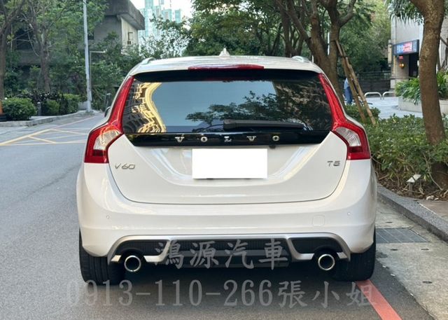 V60/天窗/盲點/車道偏移/衛星導航/倒車顯影/電動座椅/低里程  第3張相片