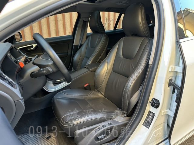V60/天窗/盲點/車道偏移/衛星導航/倒車顯影/電動座椅/低里程  第4張相片