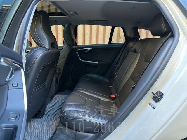V60/天窗/盲點/車道偏移/衛星導航/倒車顯影/電動座椅/低里程  第6張相片