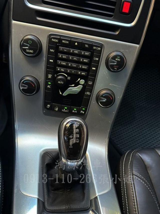 V60/天窗/盲點/車道偏移/衛星導航/倒車顯影/電動座椅/低里程  第12張相片