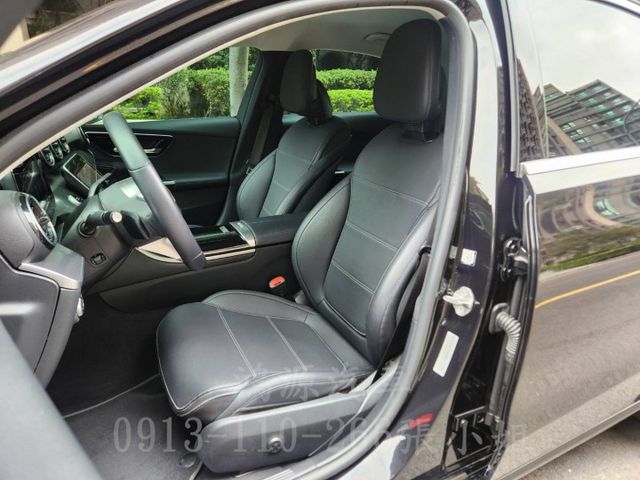 C180/總代理/ACC/盲點/衛星導航/倒車顯影/電動座椅  第4張相片