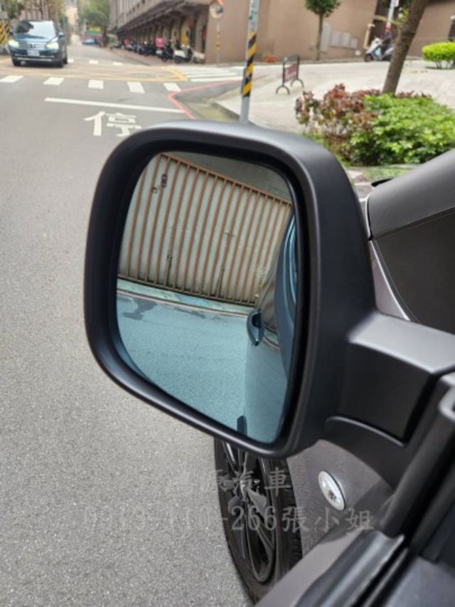 BERL INGO/盲點/摸門/全景天窗/衛星導航/倒車顯影/  第7張相片