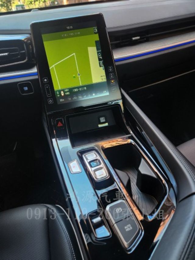 CUSTIN/KUG-B/7人座/盲點/ACC/雙天窗/雙滑門/無線充電氣/360度環境/電動尾門  第13張相片