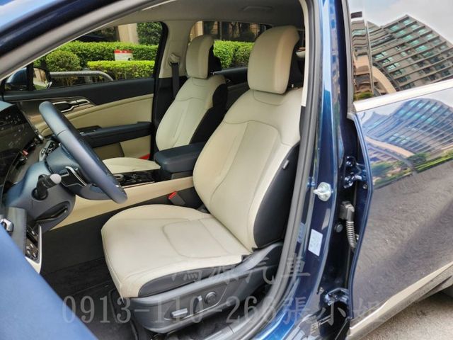 E300/23P/天窗/盲點/摸門/氣氛燈/衛星導航/倒車顯影/電動座椅/電尾門  第4張相片