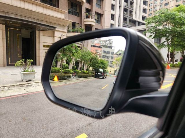 GLE350/全景天窗/ACC/盲點/摸門/衛星導航/倒車顯影/電動座椅/電尾門  第13張相片